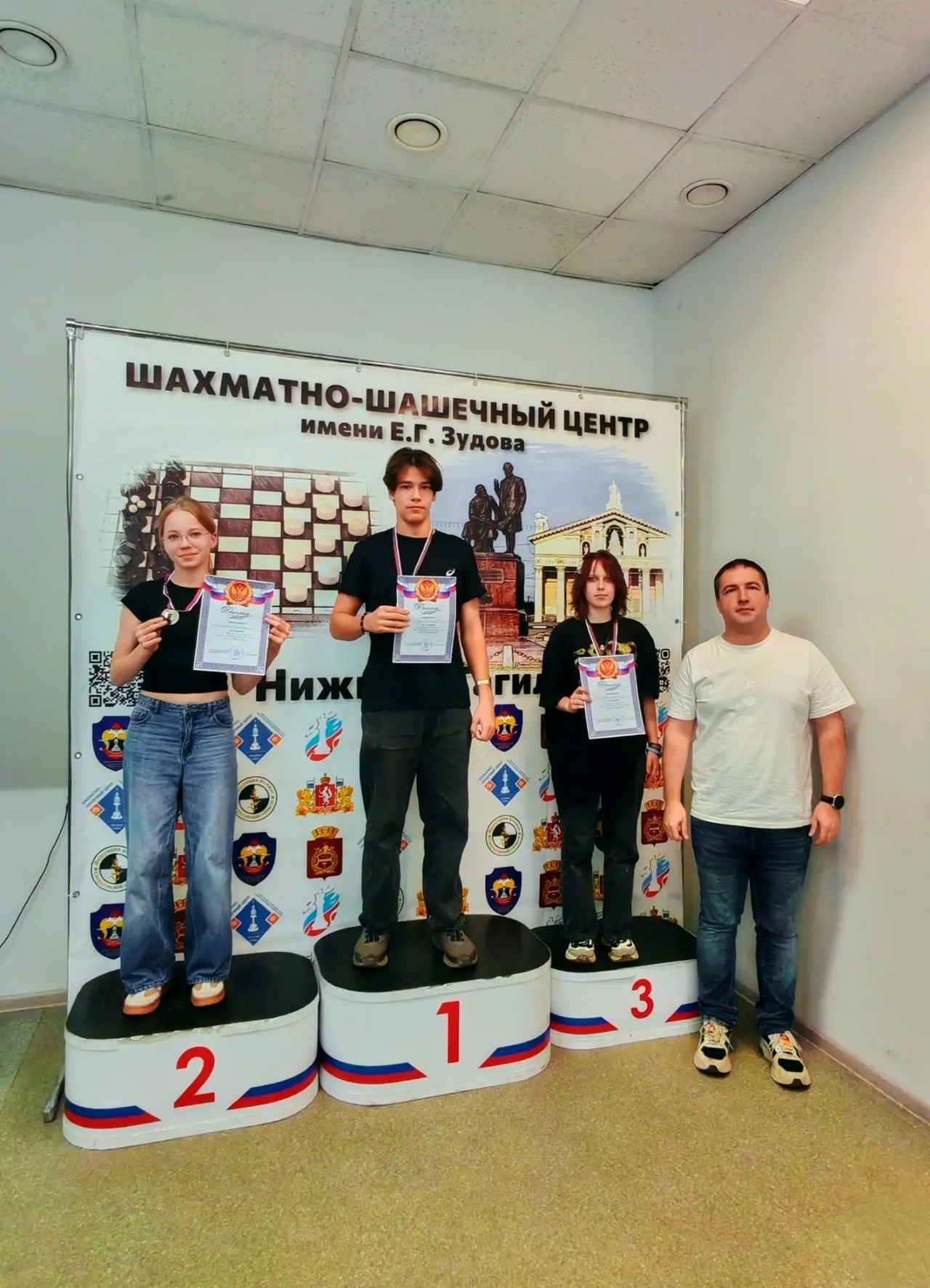 11 августа в нашем Центре прошли шахматный и шашечный турниры среди трудовых отрядов мэра Ленинского района.